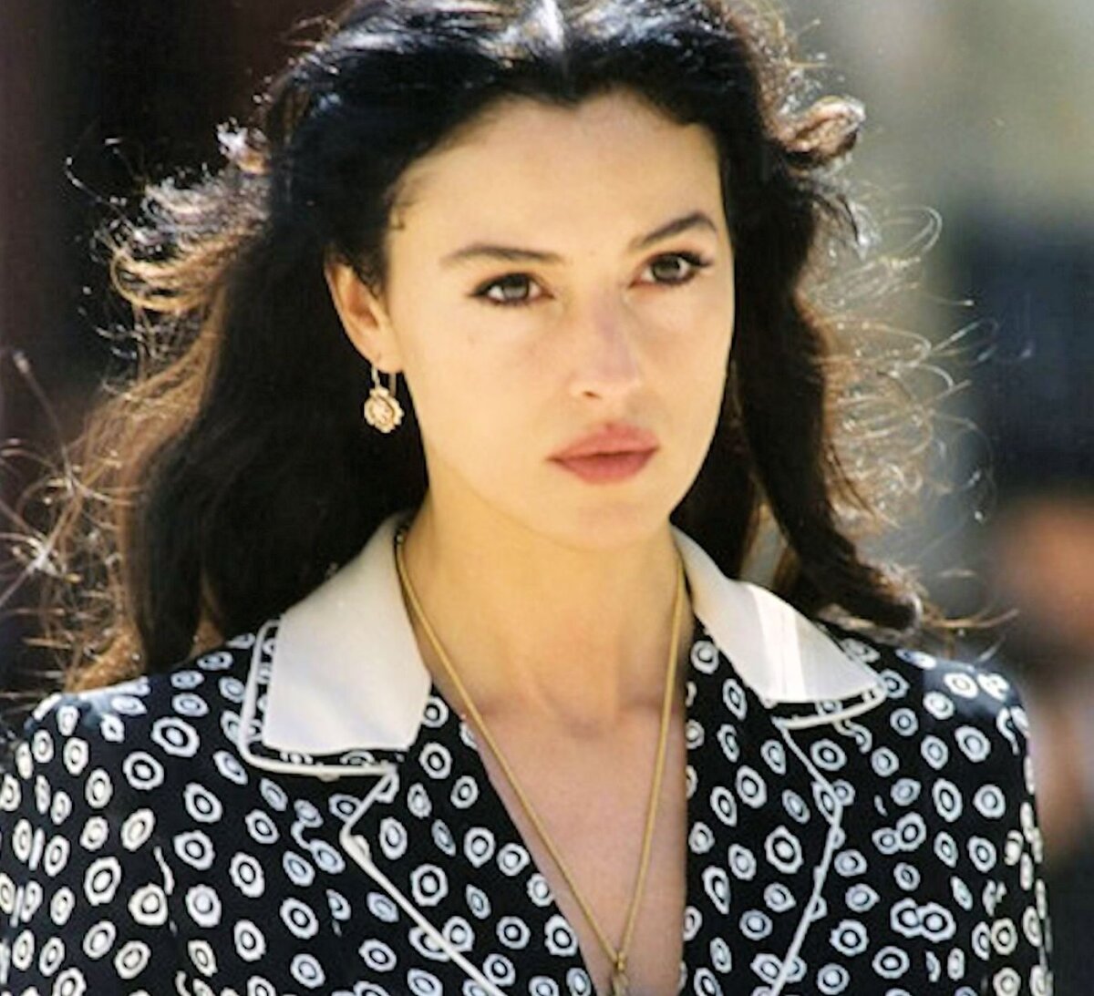 Моника Белуччи, Весы