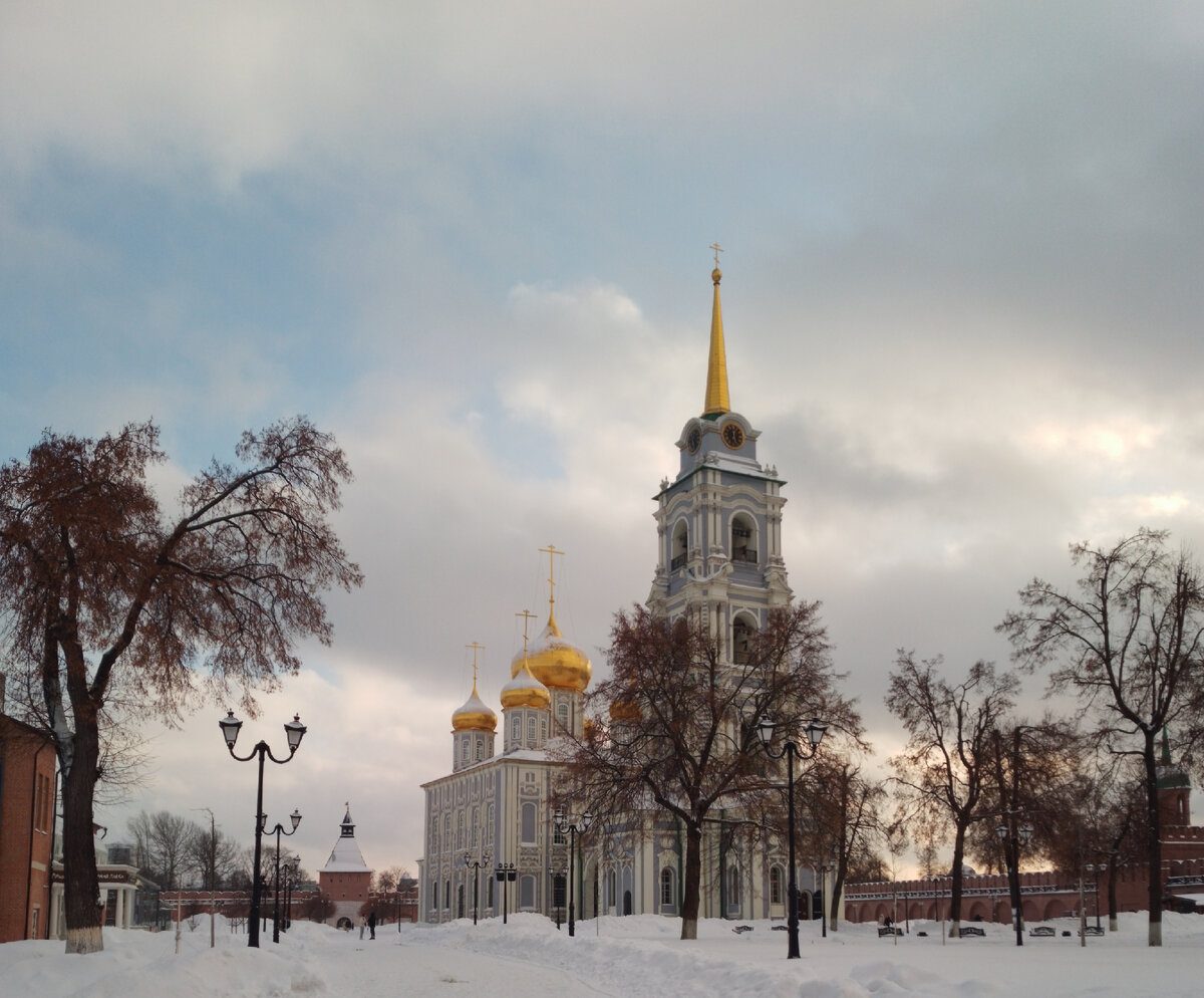 И это неплохой повод для открытия интересной выставки в Атриуме музейно-выставочного комплекса.  5/12/2023. Отличная, морозная погода, и  такая вот красота вокруг.-2