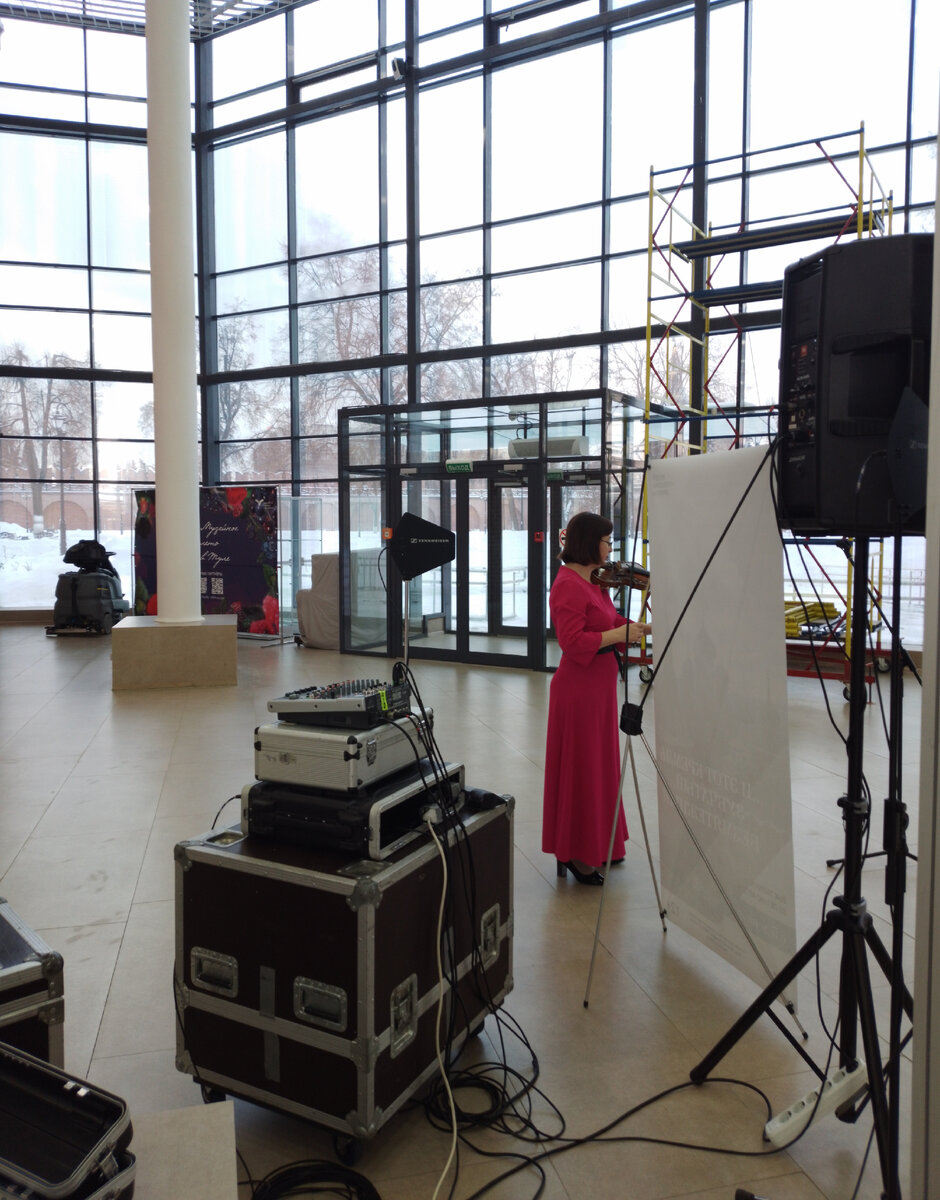 И это неплохой повод для открытия интересной выставки в Атриуме музейно-выставочного комплекса.  5/12/2023. Отличная, морозная погода, и  такая вот красота вокруг.-4