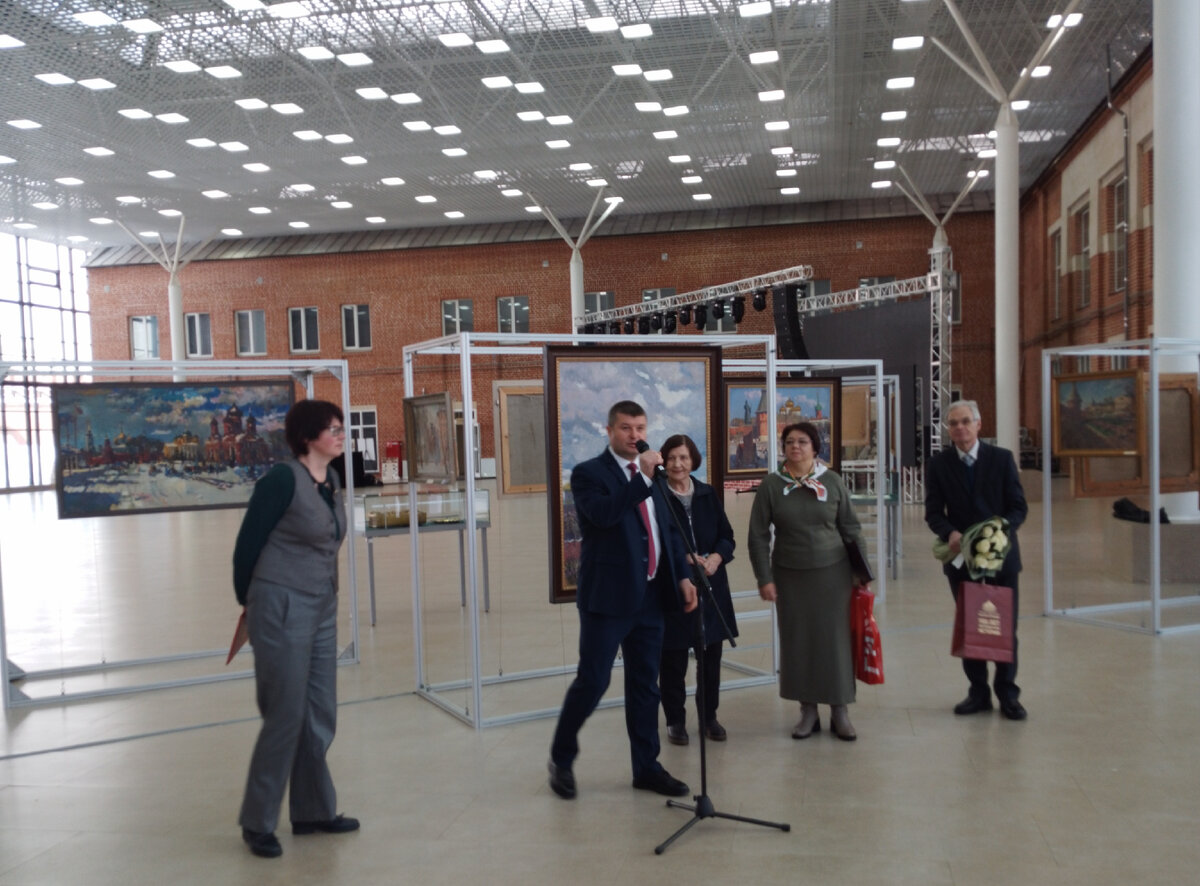 И это неплохой повод для открытия интересной выставки в Атриуме музейно-выставочного комплекса.  5/12/2023. Отличная, морозная погода, и  такая вот красота вокруг.-6