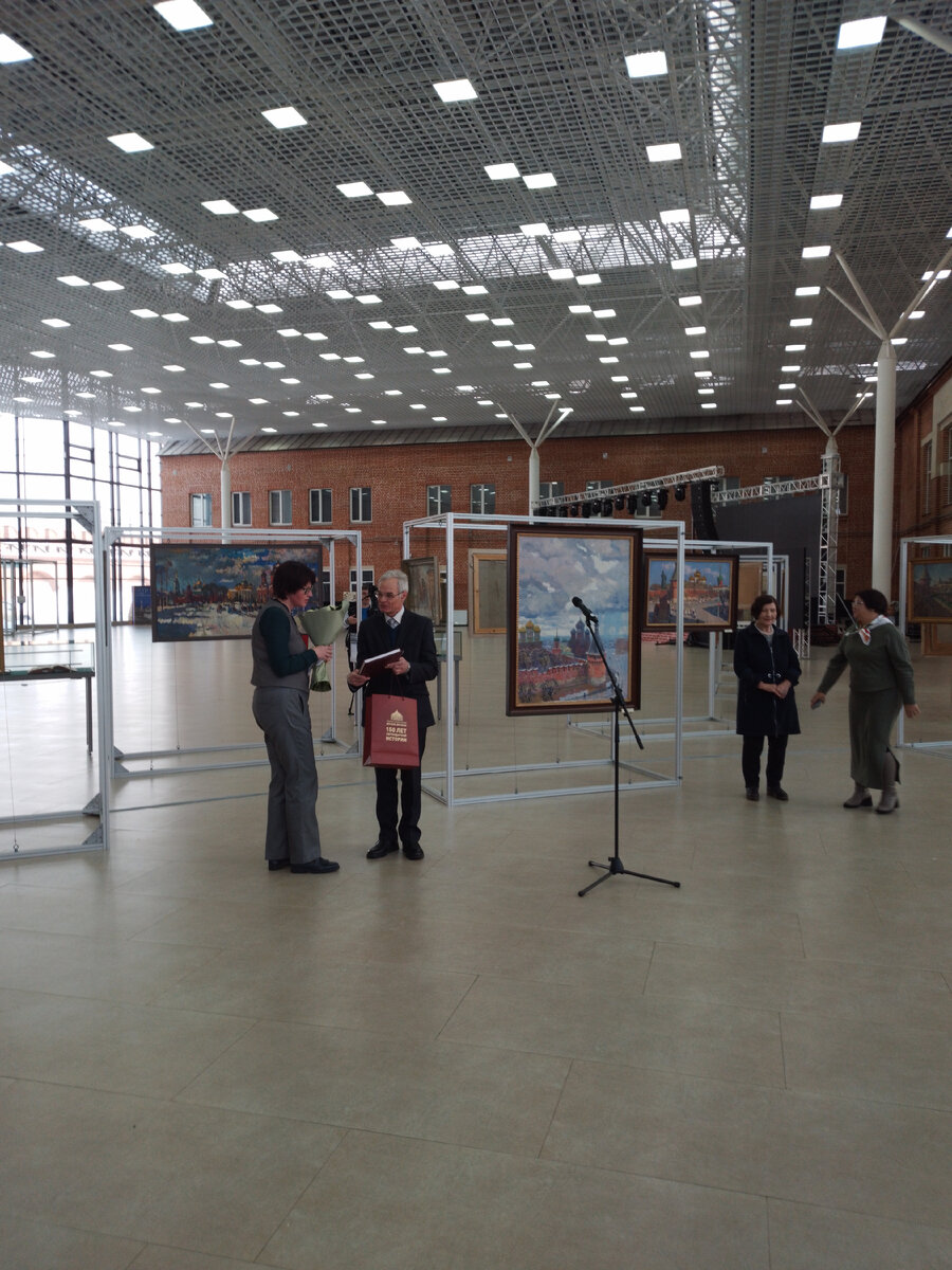 И это неплохой повод для открытия интересной выставки в Атриуме музейно-выставочного комплекса.  5/12/2023. Отличная, морозная погода, и  такая вот красота вокруг.-8