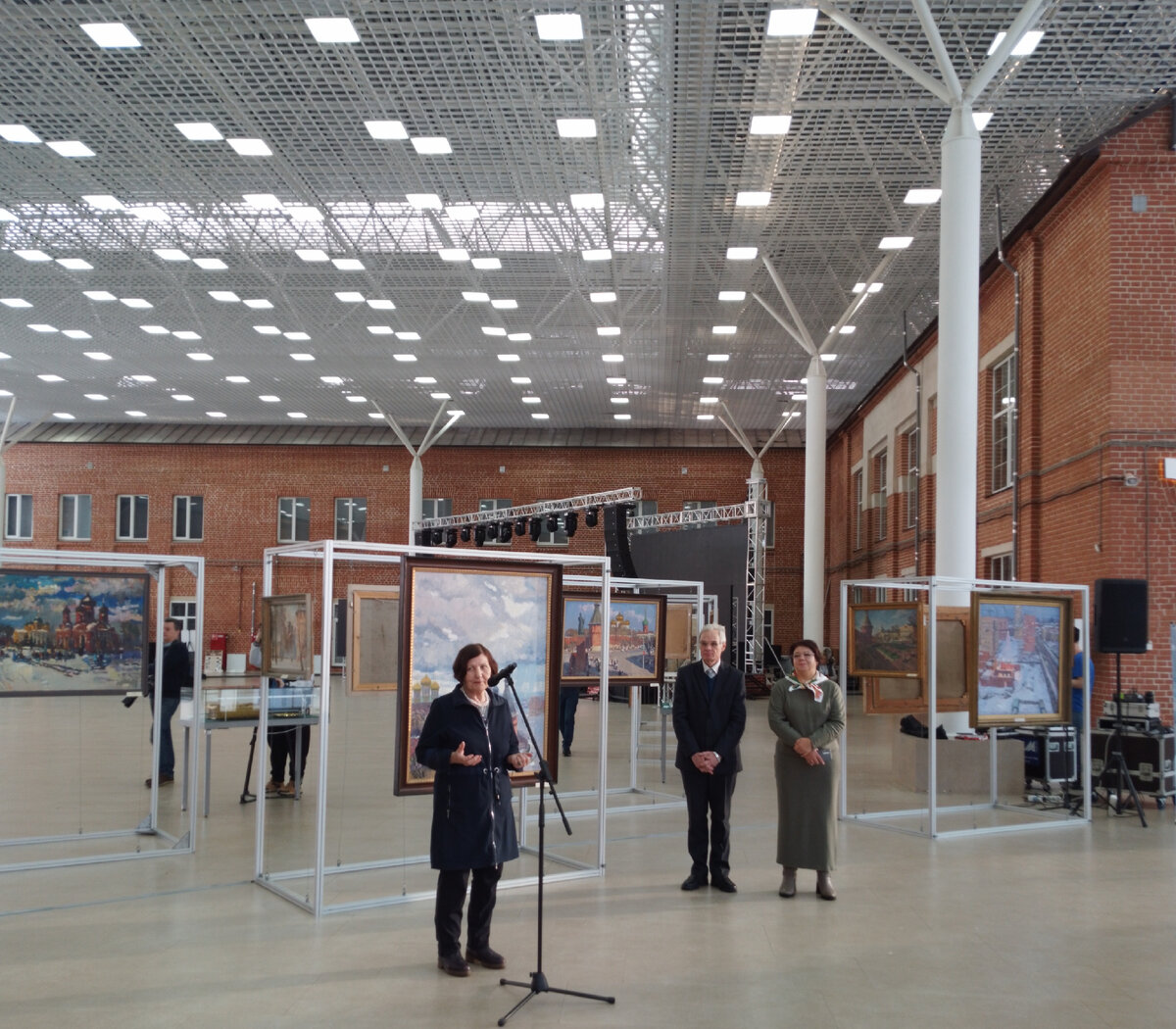 И это неплохой повод для открытия интересной выставки в Атриуме музейно-выставочного комплекса.  5/12/2023. Отличная, морозная погода, и  такая вот красота вокруг.-9