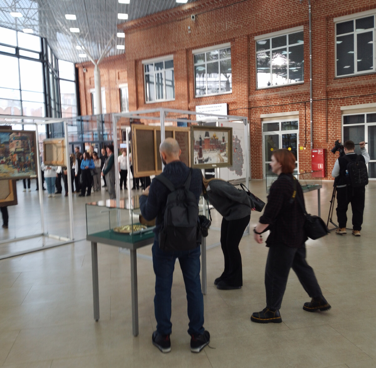 И это неплохой повод для открытия интересной выставки в Атриуме музейно-выставочного комплекса.  5/12/2023. Отличная, морозная погода, и  такая вот красота вокруг.-14