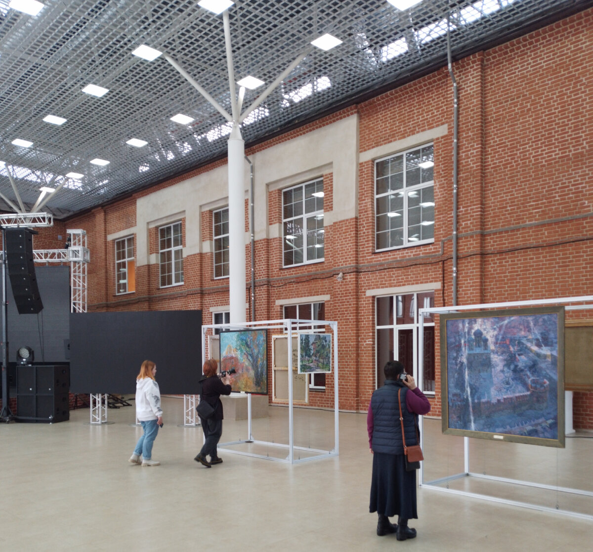 И это неплохой повод для открытия интересной выставки в Атриуме музейно-выставочного комплекса.  5/12/2023. Отличная, морозная погода, и  такая вот красота вокруг.-29