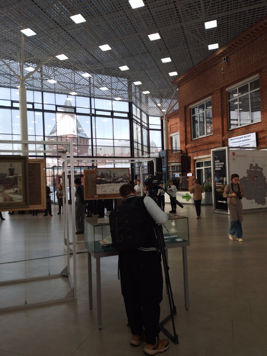 И это неплохой повод для открытия интересной выставки в Атриуме музейно-выставочного комплекса.  5/12/2023. Отличная, морозная погода, и  такая вот красота вокруг.-33