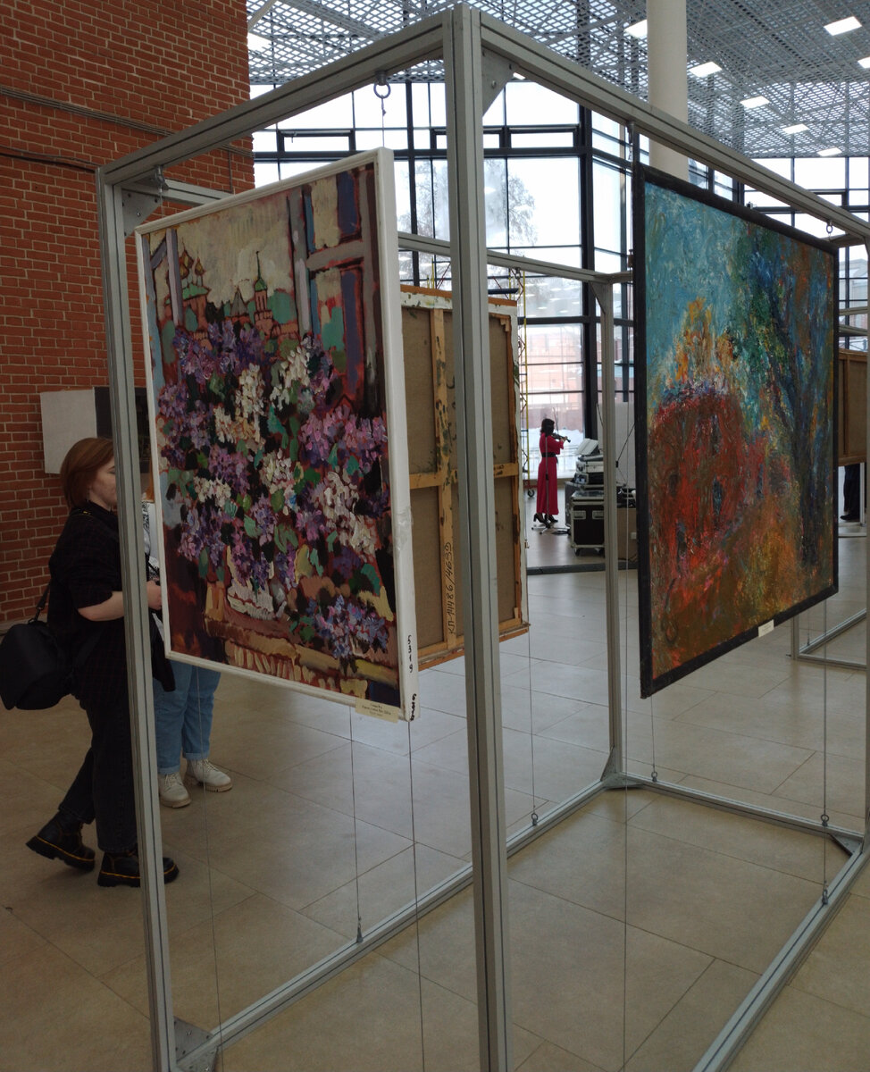 И это неплохой повод для открытия интересной выставки в Атриуме музейно-выставочного комплекса.  5/12/2023. Отличная, морозная погода, и  такая вот красота вокруг.-35