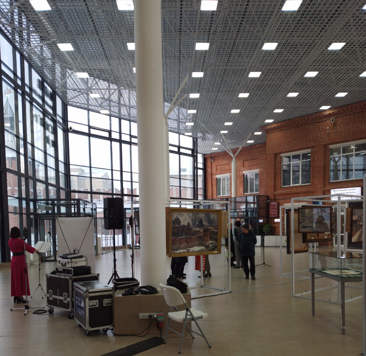 И это неплохой повод для открытия интересной выставки в Атриуме музейно-выставочного комплекса.  5/12/2023. Отличная, морозная погода, и  такая вот красота вокруг.-36