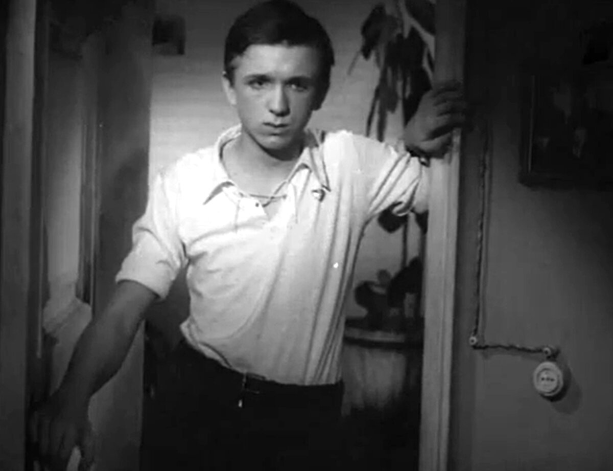 Кадр из кинофильма "До свидания, мальчики", 1964 г., режиссер Михаил Калик, сценаристы Борис Балтер, Михаил Калик, композитор Микаэл Таривердиев (скриншот)