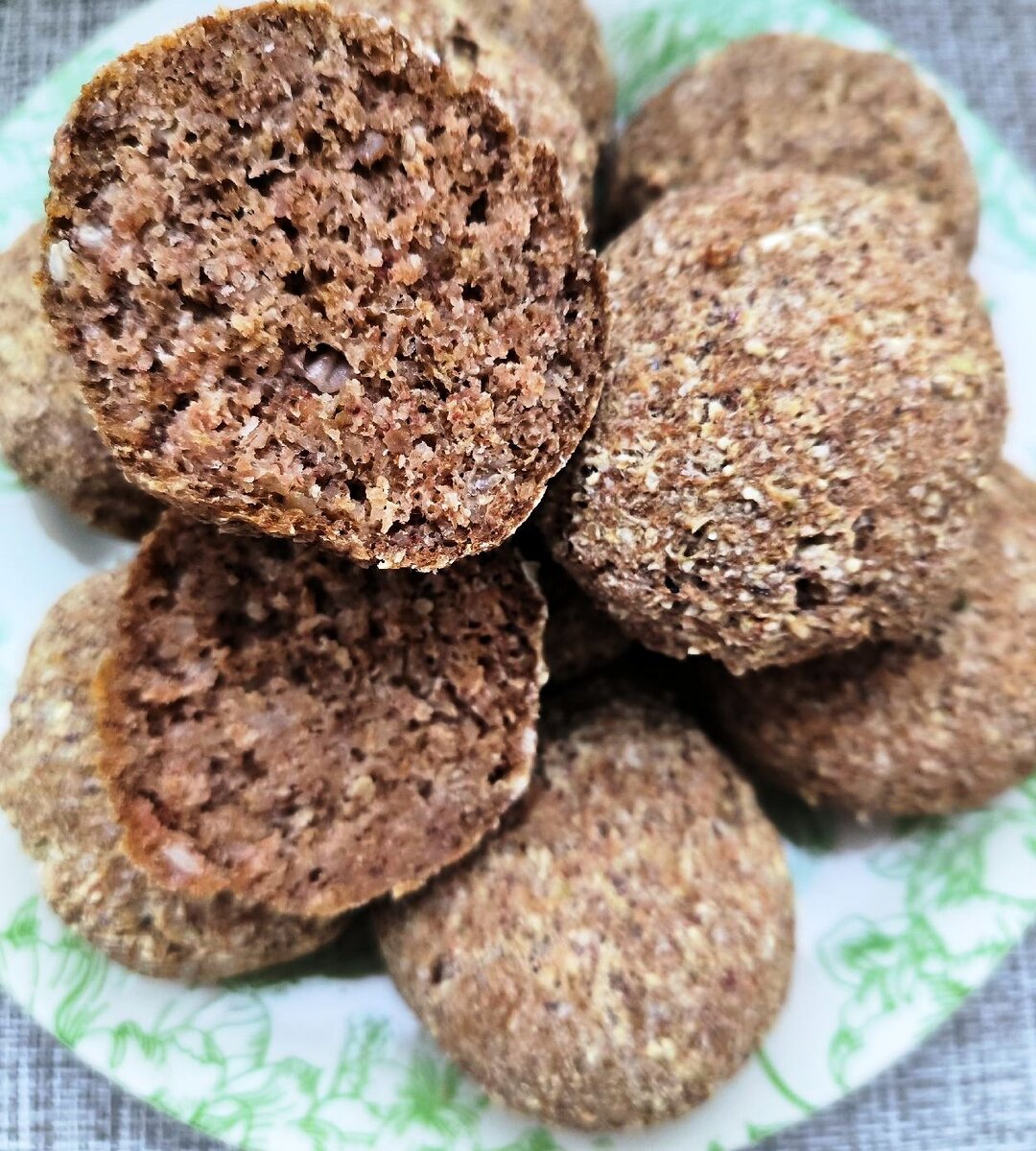 Такие булочки - это по факту запеченная зеленая гречка с псиллиумом