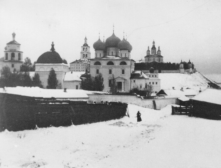 Вятский Успенский Трифонов монастырь вид с южной стороны. 