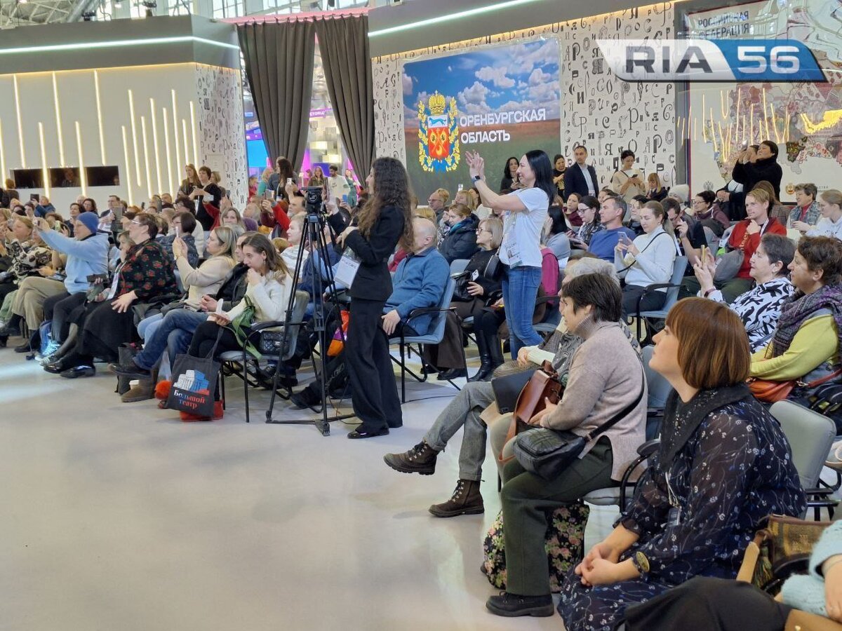  📷    На выставке «Россия» прошла триумфальная презентация оренбургского пухового платка Андрей Севостьянов