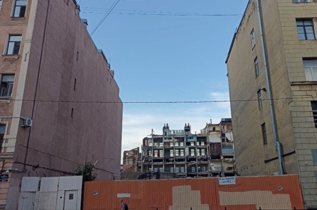    В Петербурге вводят запрет на снос домов с признаками культурного наследия