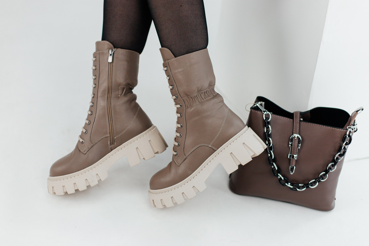 Зимние ботинки женские тренд. Ботинки зима 2025 женские тренды. Dr martens celebrity. Ботинки зима 2025 женские тренды. Dr martens jadon мужские.