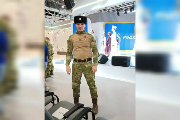    Герой СВО Виктор Цицер посетил выставку «Россия», где 6 декабря проходит День Оренбуржья Кристина Просвиркина