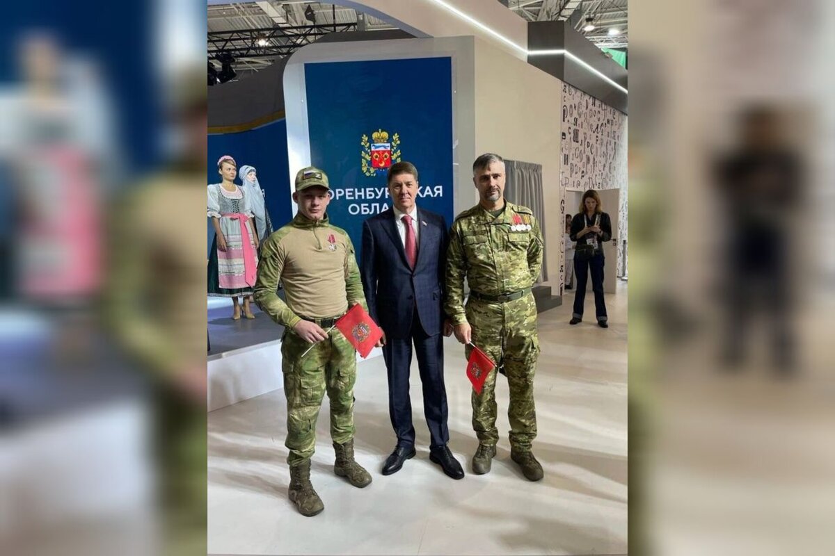    Герой СВО Виктор Цицер посетил выставку «Россия», где 6 декабря проходит День Оренбуржья Кристина Просвиркина