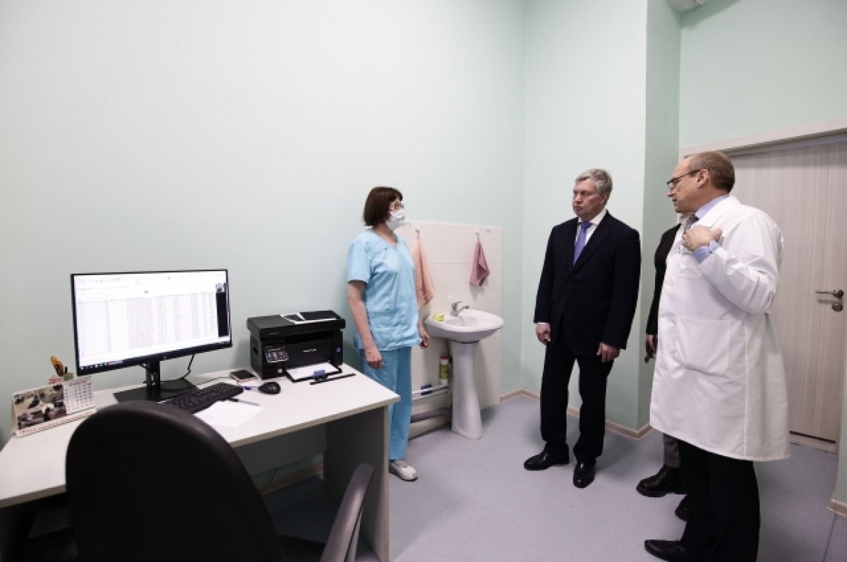    Алексей Русских проверил качество ремонта в двух поликлиниках Заволжья