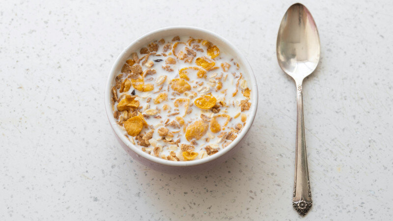     Хлопья с молоком на завтрак. CC0