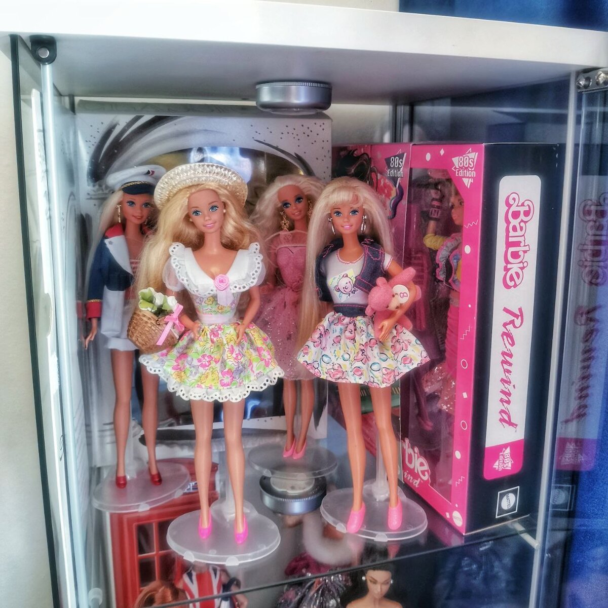Сегодня решила попробовать разложить коллекционирование кукол по этапам, которые проходит в основном каждый коллекционер Барби. Наблюдаю их у себя, наблюдала у других.-2