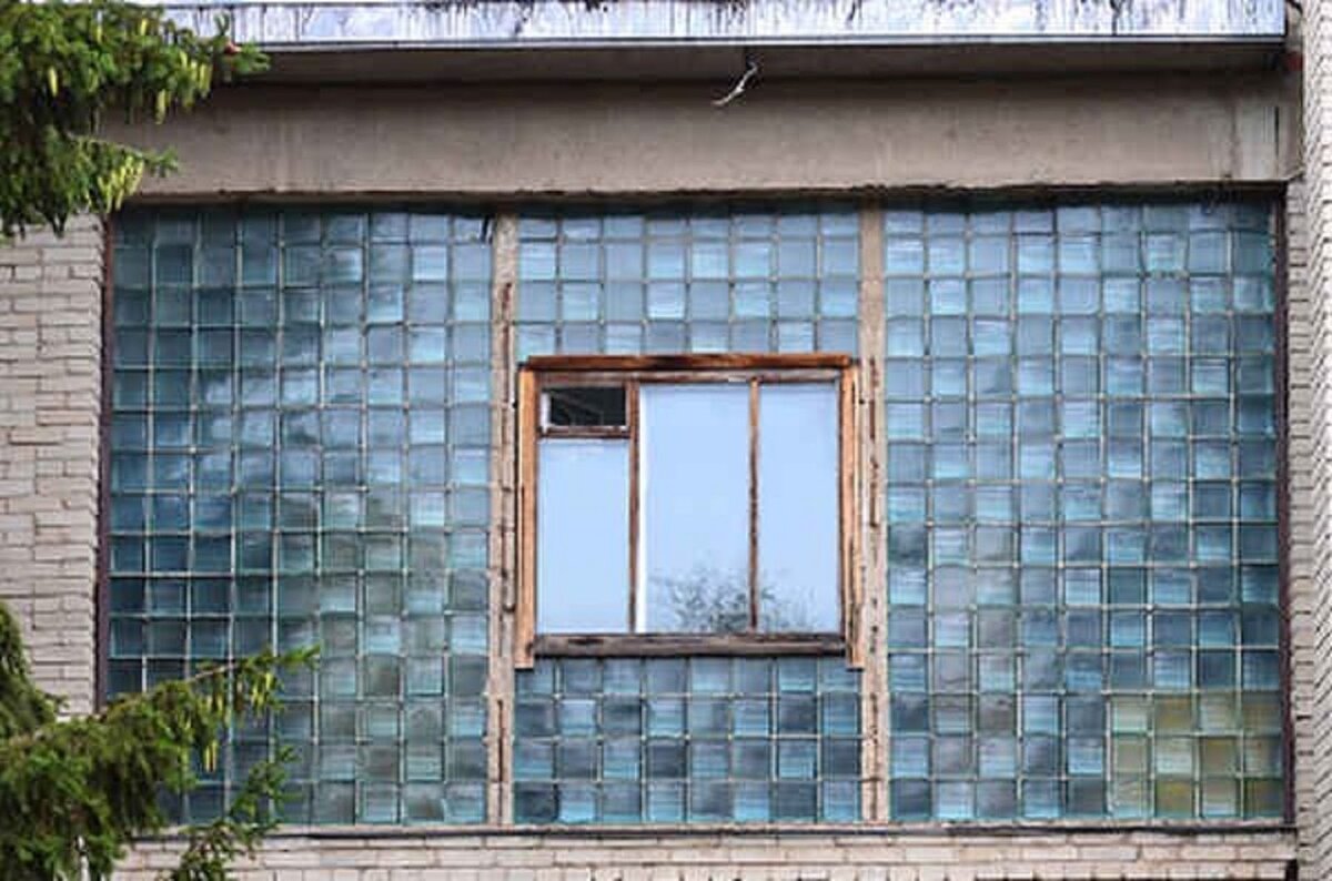 Отголоски стеклоблочного прошлого в достаточно хорошо сохранившемся состоянии