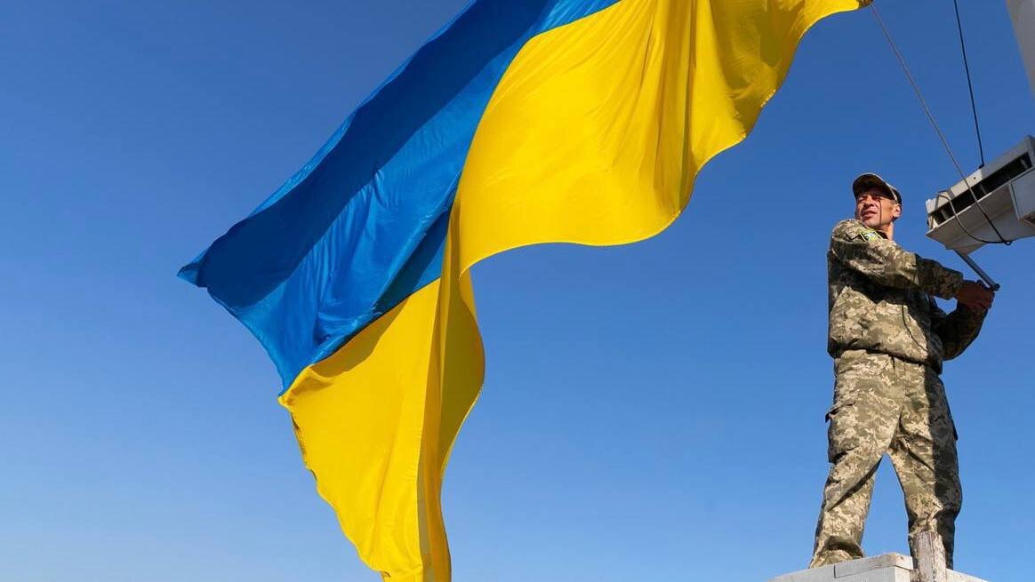 подними флаг украины. желто синий. флаг украины желто синий. подними флаг украины. флаг николаевской области.