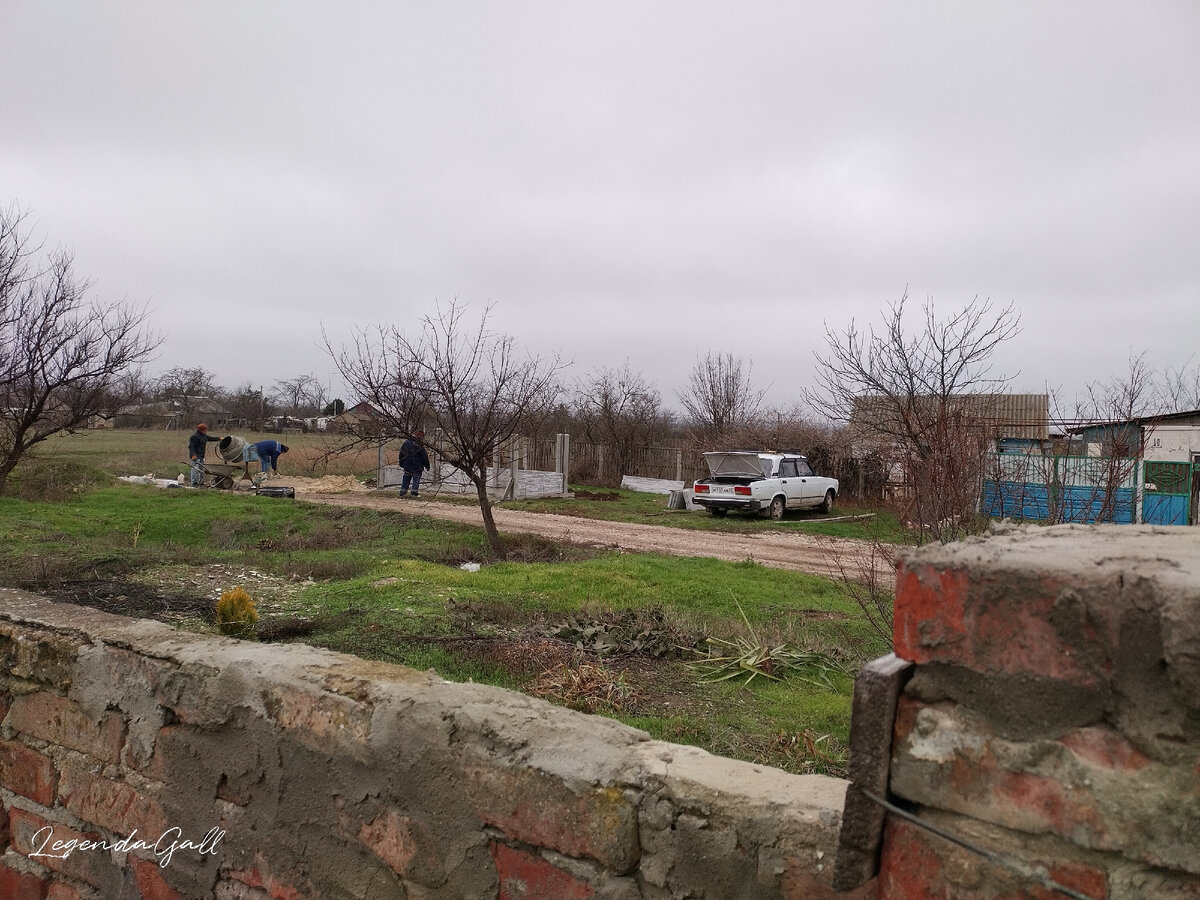 Генератор, от него бетономешалка подключена