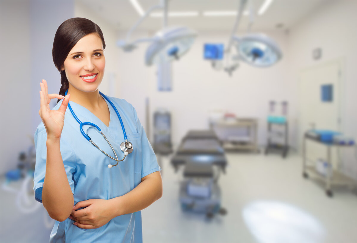 Клиника медел сибирский тракт. Евромед травматолог. Администратор в больнице. Медицинская клиника. Врач фото.