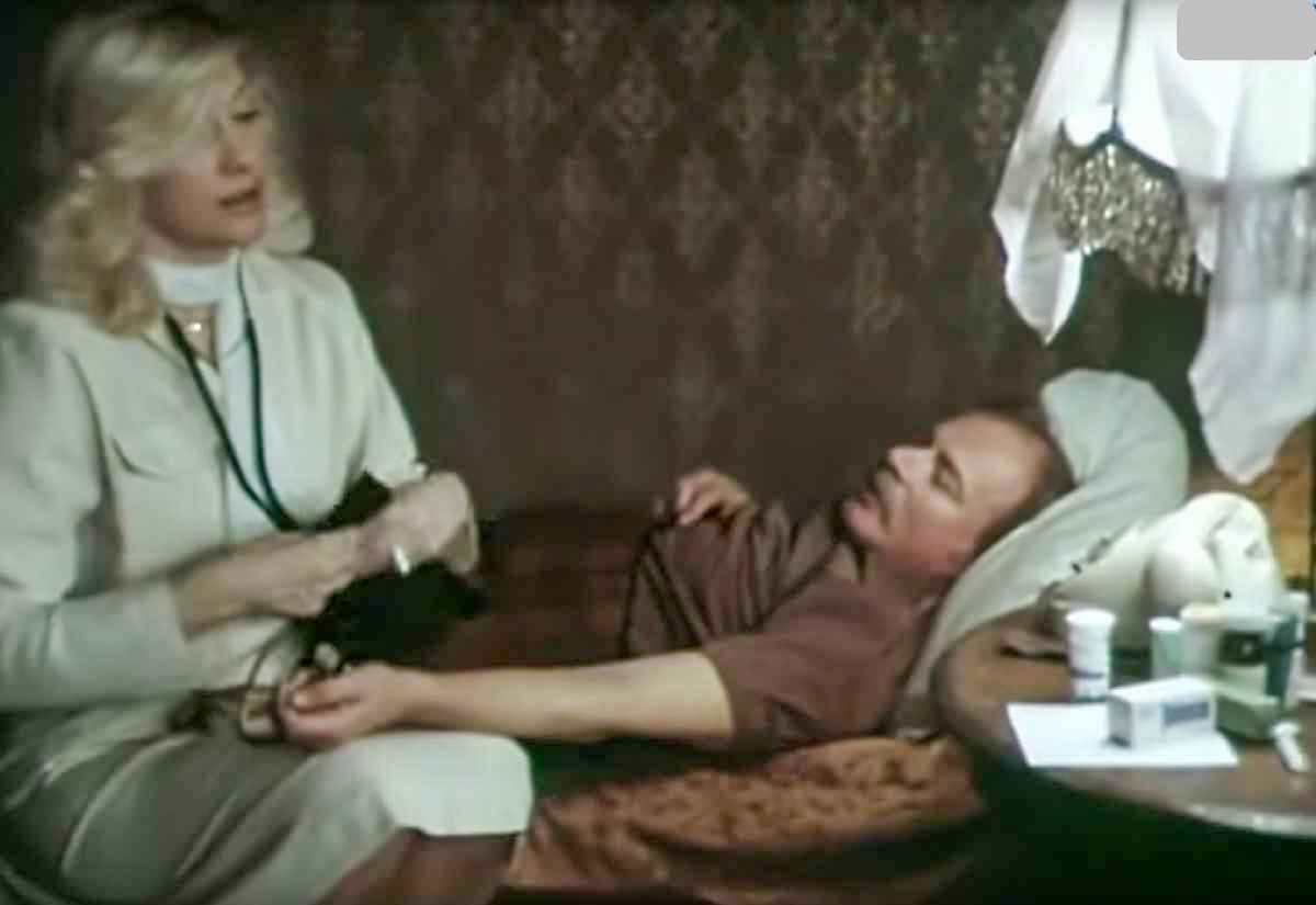Кадр из фильма "Профессия-следователь". Ирина Мирошниченко в роли Наташи Крошиной и Николай Пастухов в роли Николая Губанова