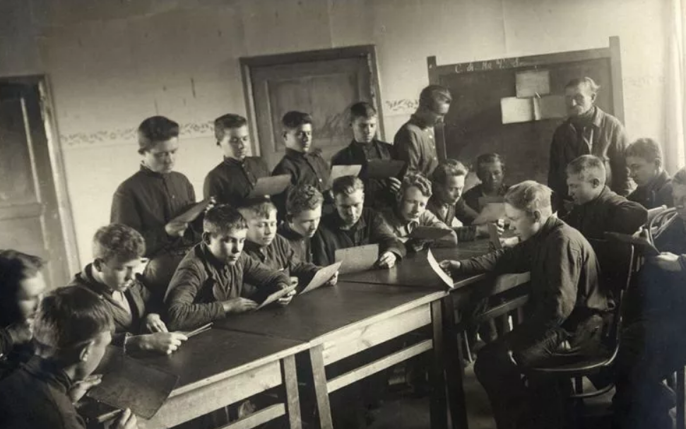 Школ было 1940. Фабрично-Заводском училище (ФЗУ). ФЗУ фабрично-заводское ученичество геофизика. Школы фабрично-заводского ученичества ФЗУ 1920 В СССР
