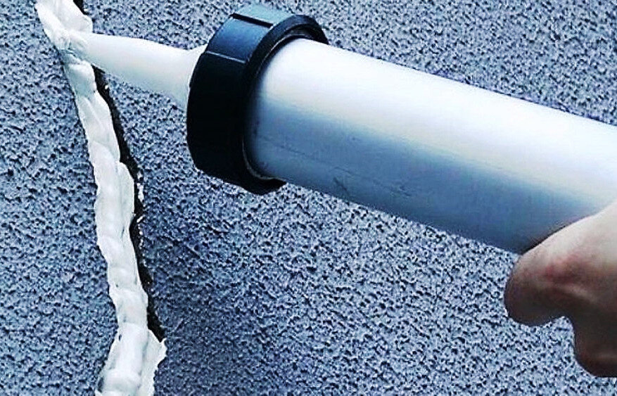 Если герметик предстоит красить, тогда только полиуретановый