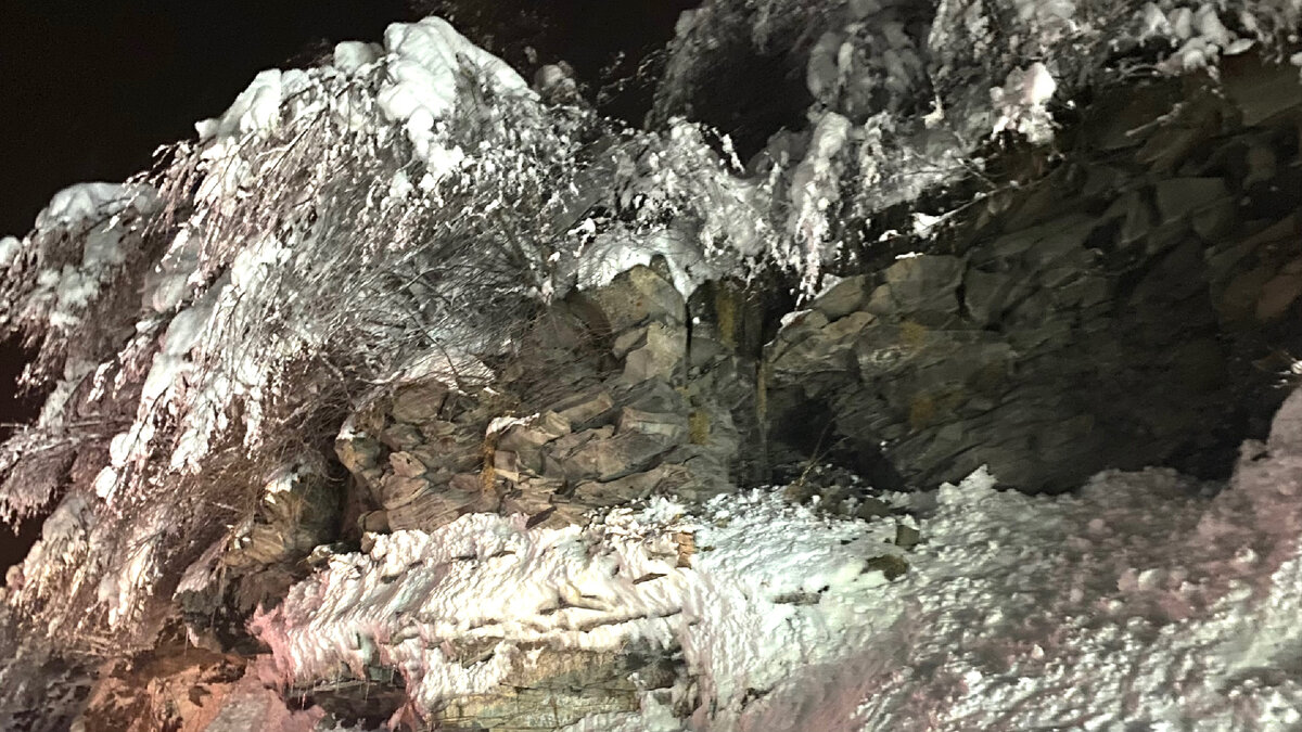 Крестовый перевал на самой вершине. Дорога назад