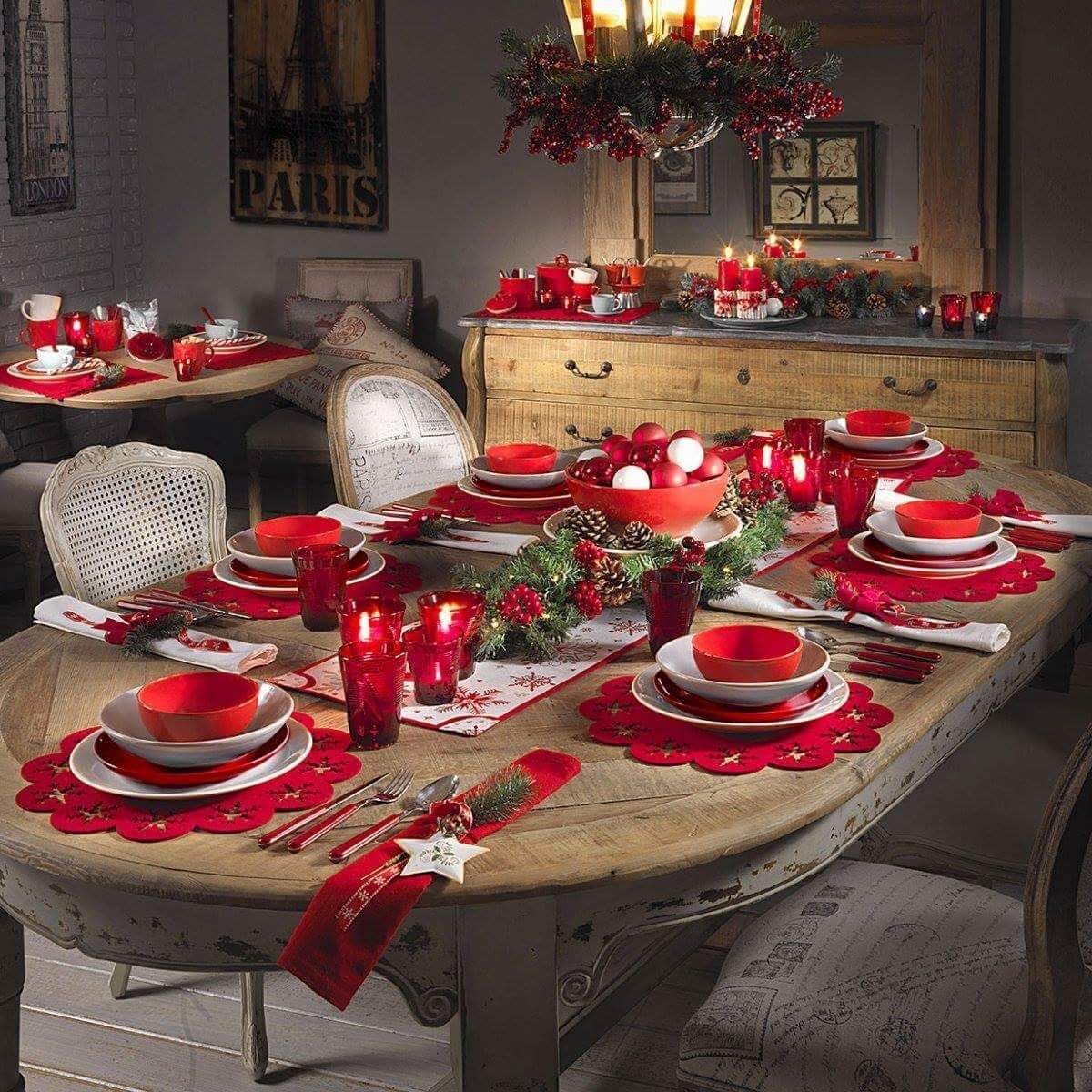 Праздничный стол - это место, где большинство людей проводят основную часть Нового года. Посуда, текстиль, столовые приборы,  декор, свечи - все это создает неповторимую атмосферу.