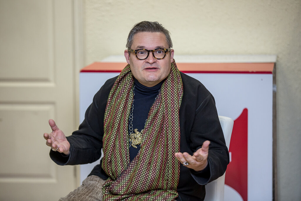 Александр васильев историк моды ульяновск. Александр васильев 1986. Александр васильев историк моды дом во франции. Александр васильев историк коллекция брошек. Александр васильев историк.