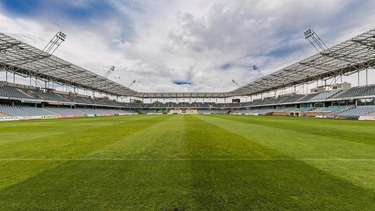    Футбольный стадион:Pixabay