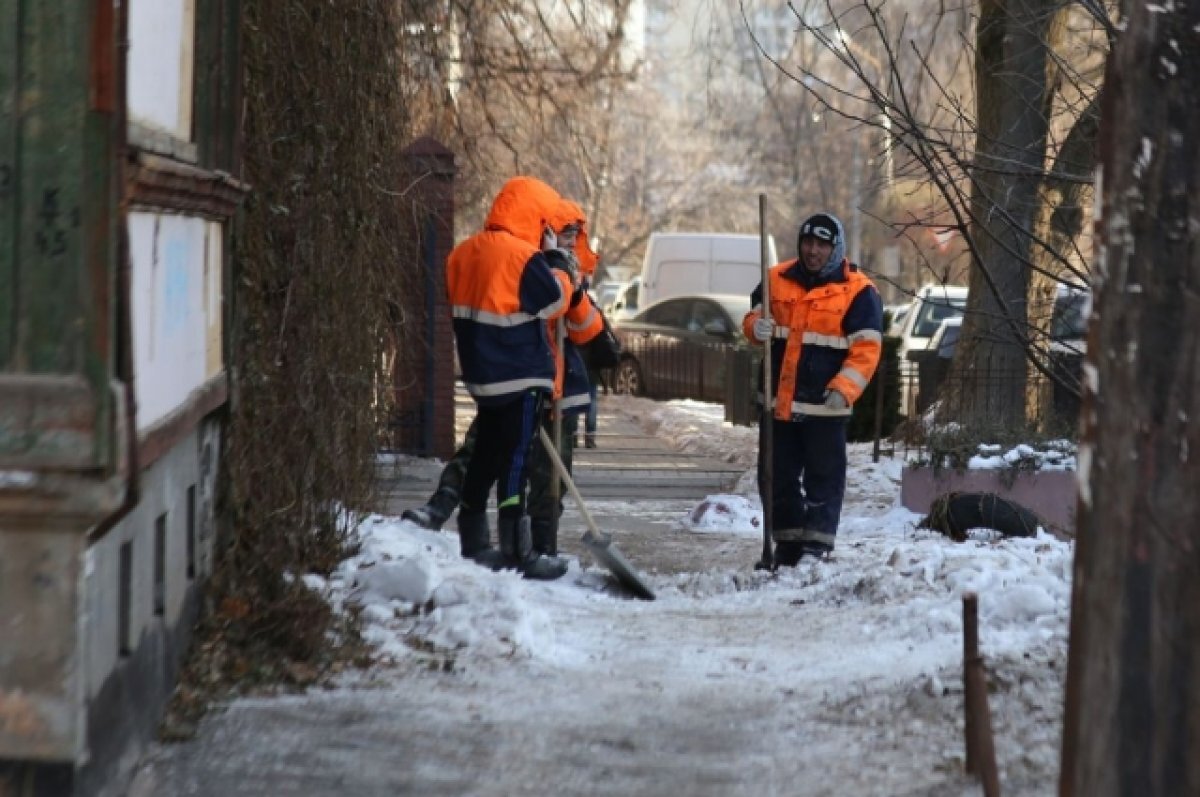    Свой своему поневоле брат.