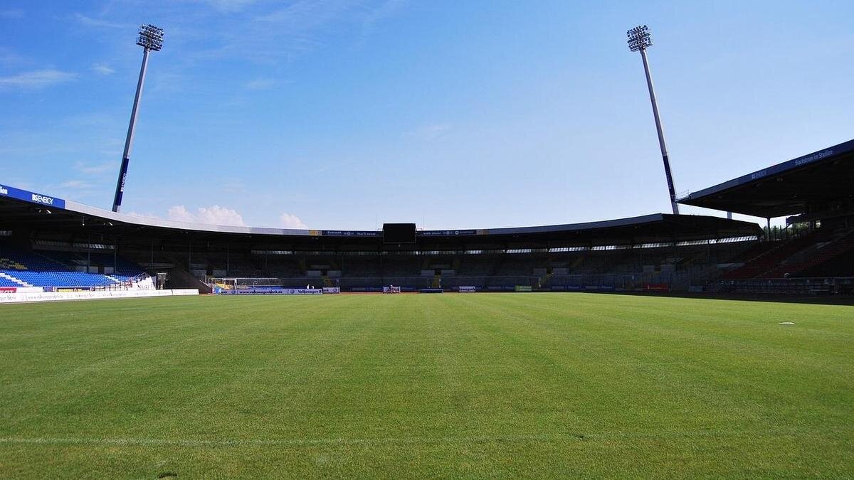    Футбольный стадион:Pixabay