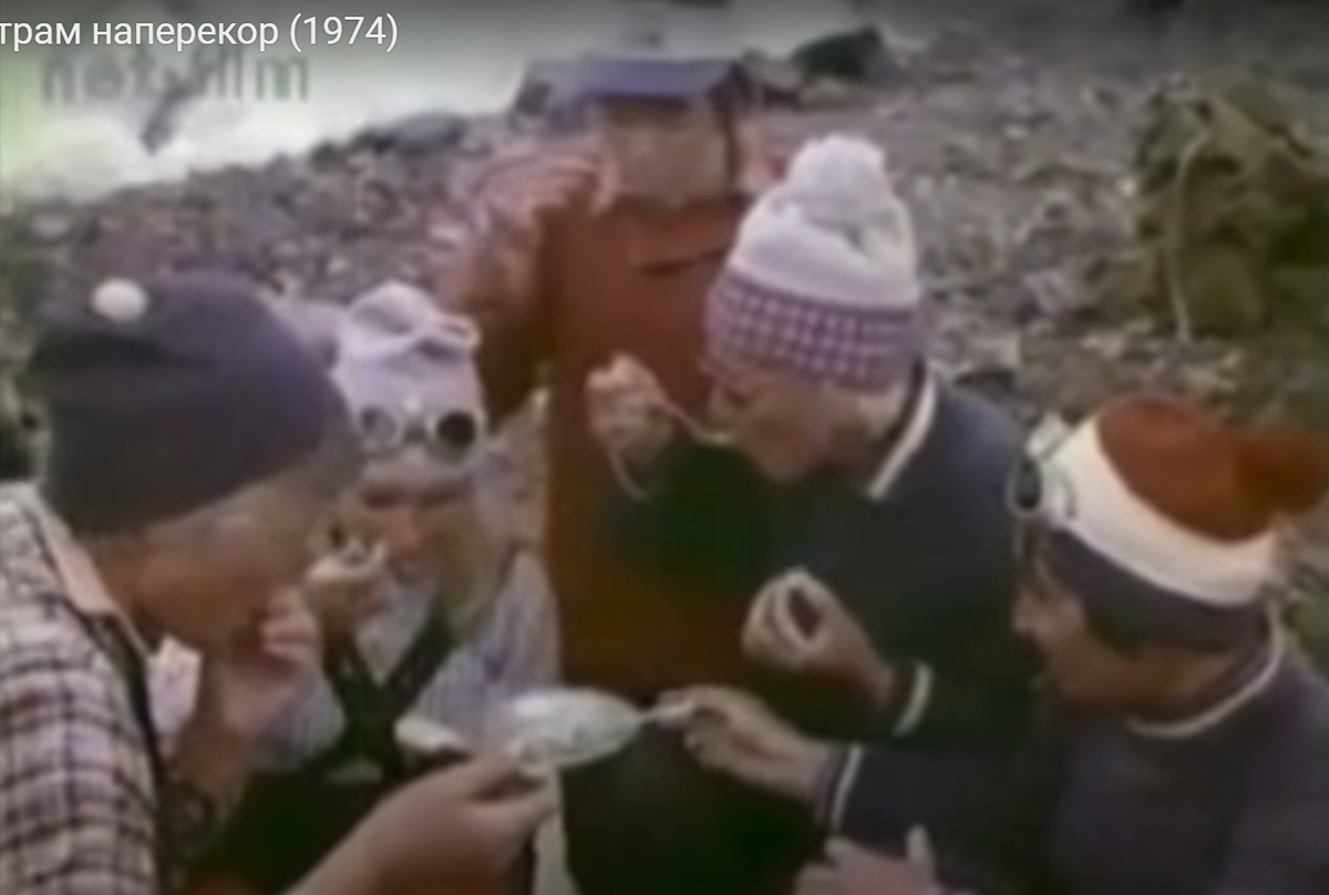 Кадр из д/ф "Бурям и ветрам наперекор (1974) Слева направо: Н. Васильева, Э. Шатаева, И. Мухамедова, Г. Переходюк, И. Любимцева