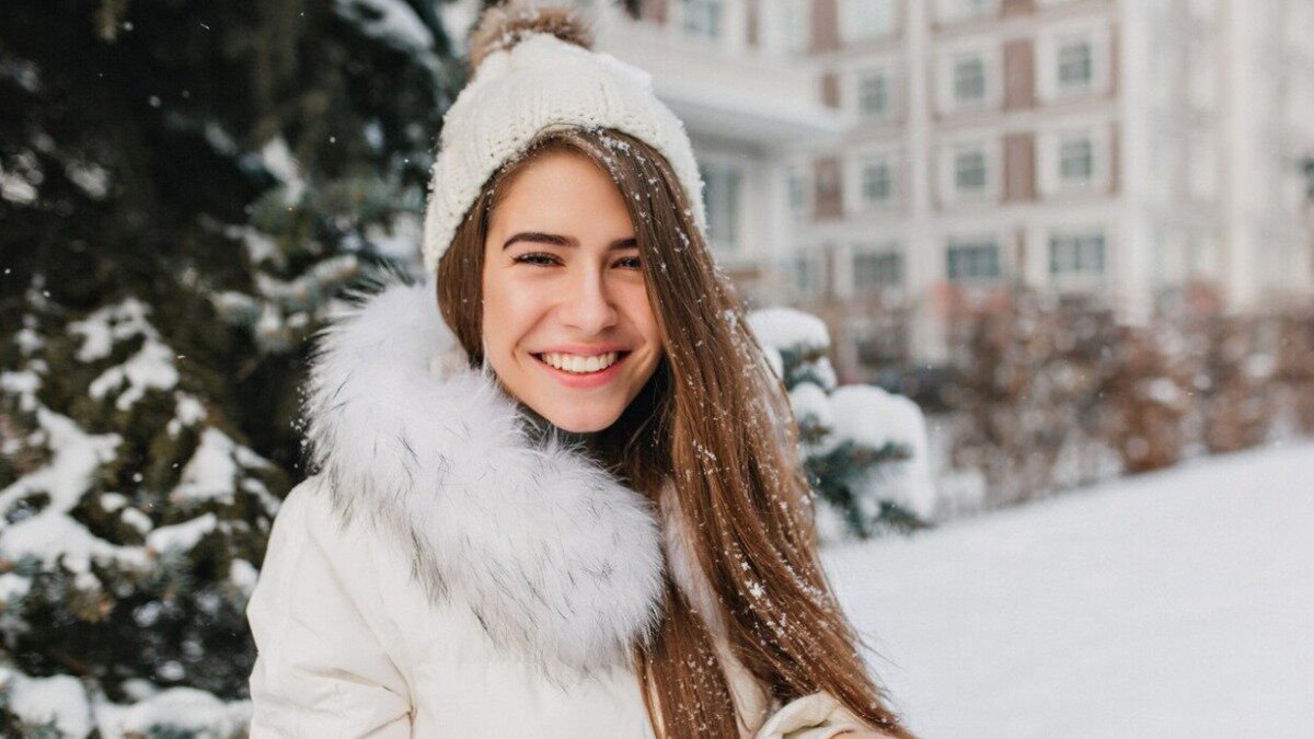 Прогулка на природе зима. Снег на камере. Голдобина мария. Тюбинг парк жуки. Люди в зимней одежде.