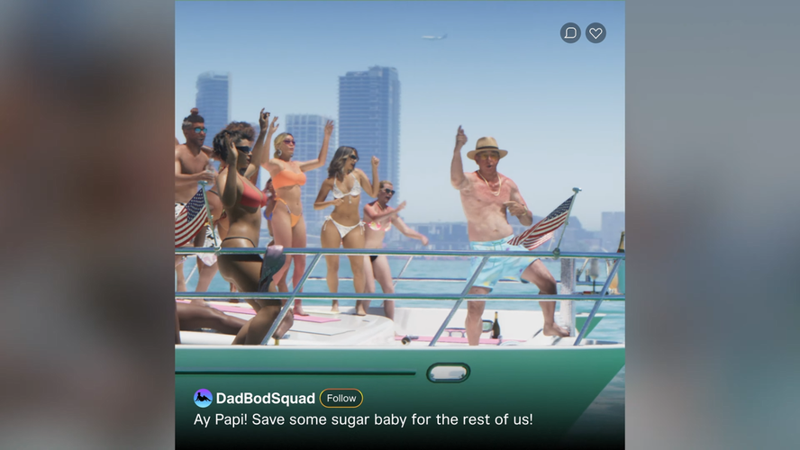 Кто-то снимает, а мужик изо всех сил позирует.