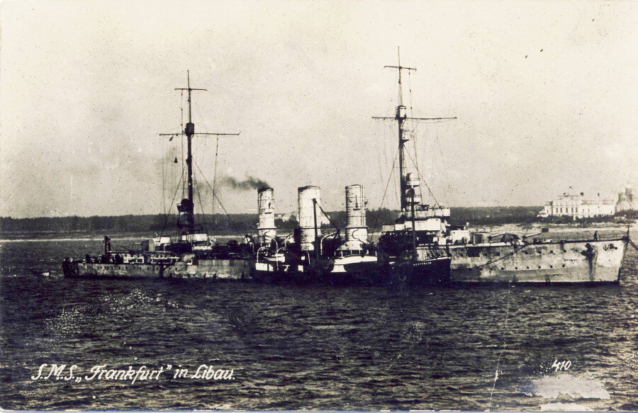 Крейсер "Frankfurt" в аванпорту Либавы.