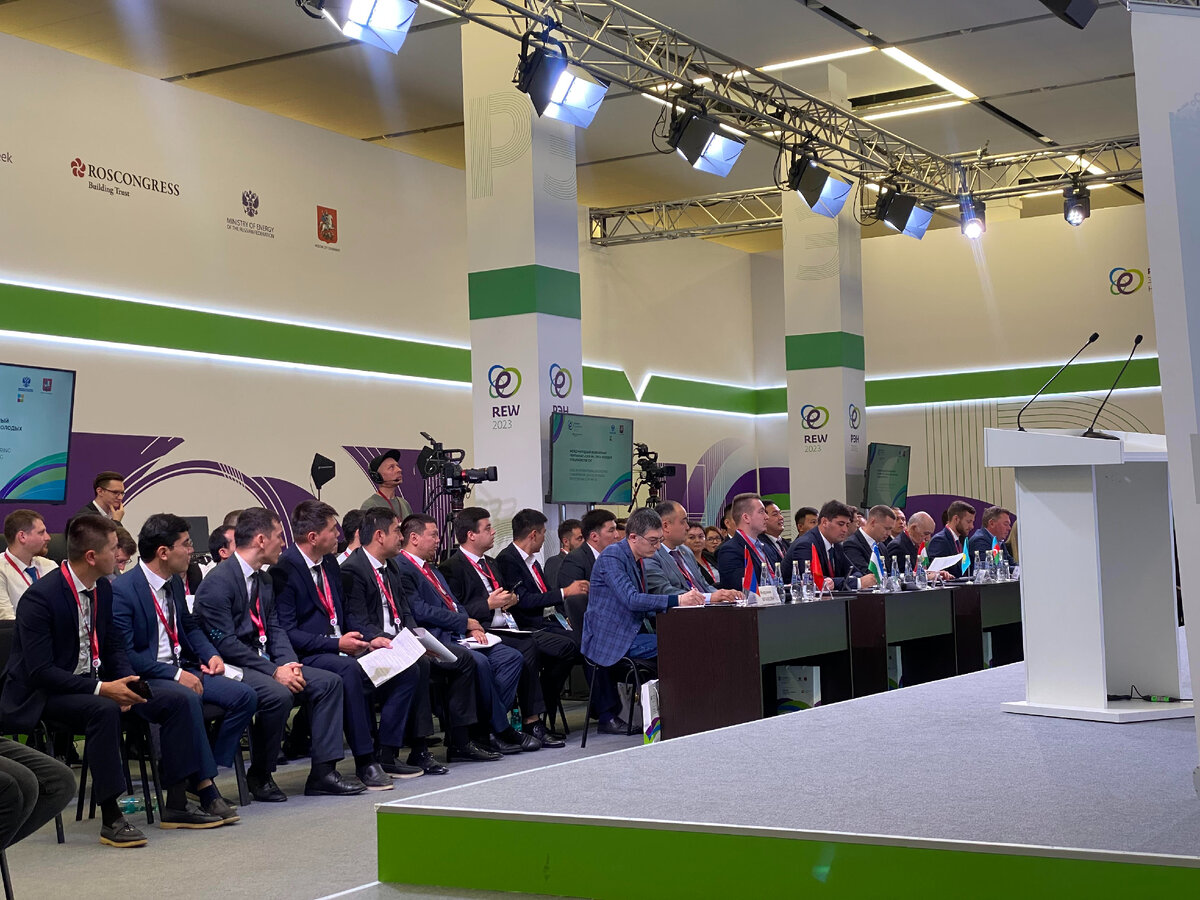 Сидят, голубки!