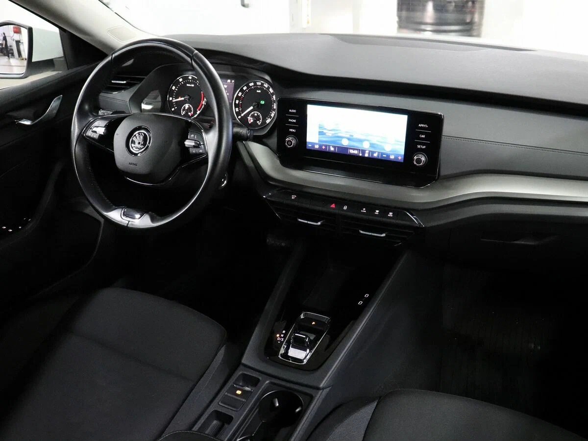 Руль и обивка кресел затираются уже до 100 000 км.