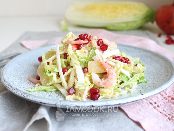 Рецепт праздничного салата с ананасом и курицей