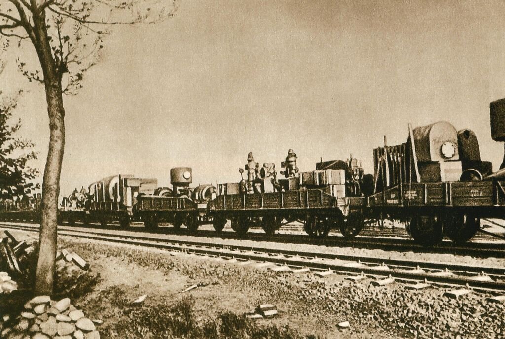 Эвакуация оборудования заводов на Южный Урал