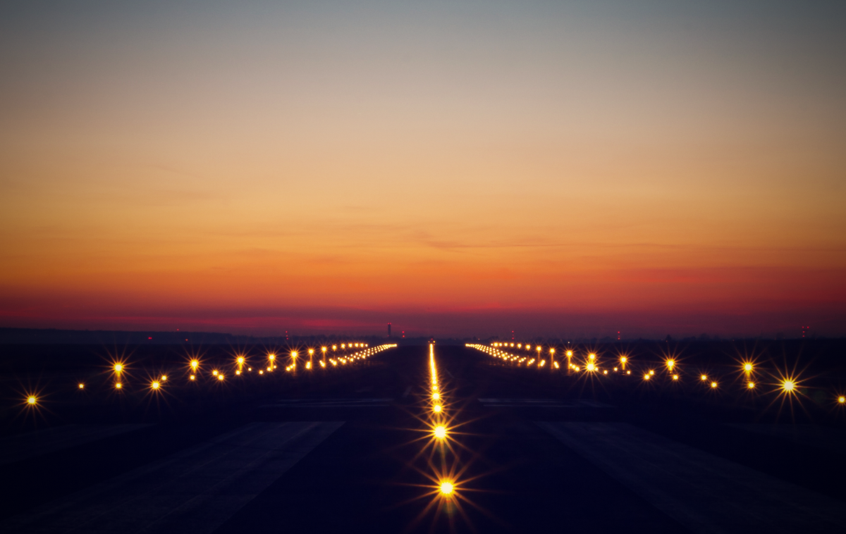 почти так же красиво. редкие огни трассы и где то в далеке догорает закат... 