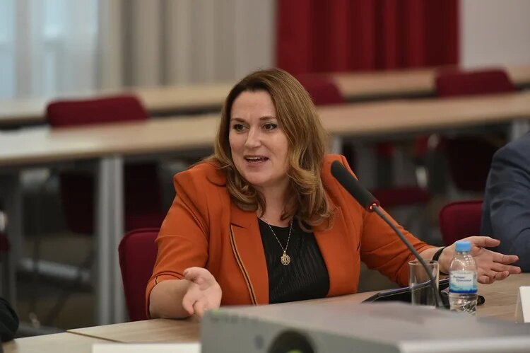 Елена Георгиевна Чирковская, кандидат психологических наук, доцент, директор научно-образовательного центра современных кадровых технологий и доцент кафедры психологии личности в системах управления факультета оценки и развития управленческих кадров ВШГУ