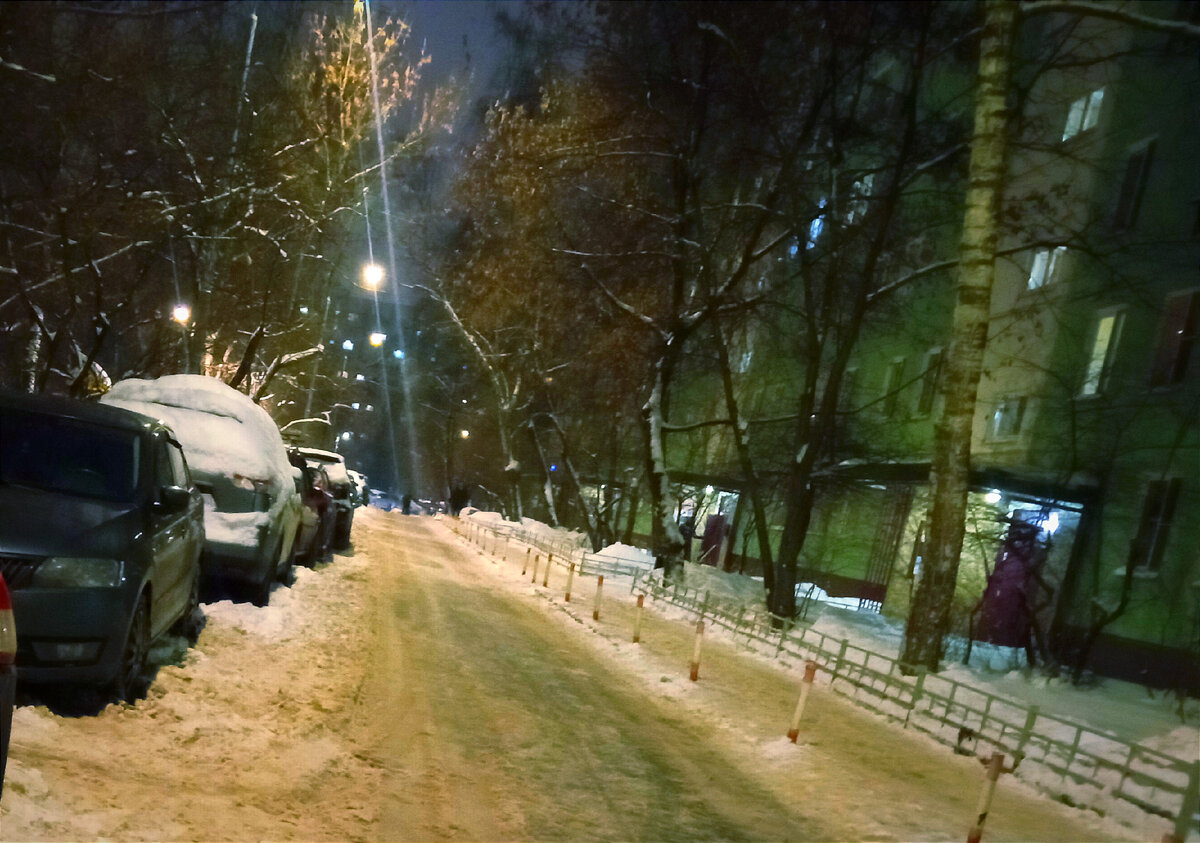 Очень длинный дом... Сколько же ещё и пешком идти  от машины придётся! 