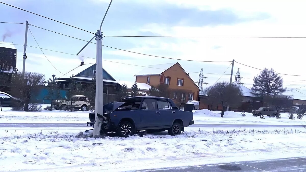 В Черногорске водитель без прав врезался в бетонный столб — пострадала  женщина | Новая Хакасия | Дзен