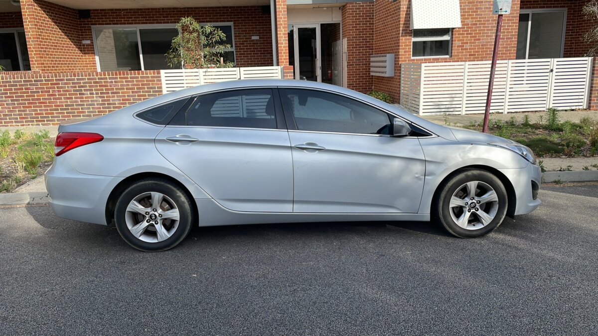 Эту машину брал в аренду. Фото взято из моего аккаунта и сделано во время окончания аренды 