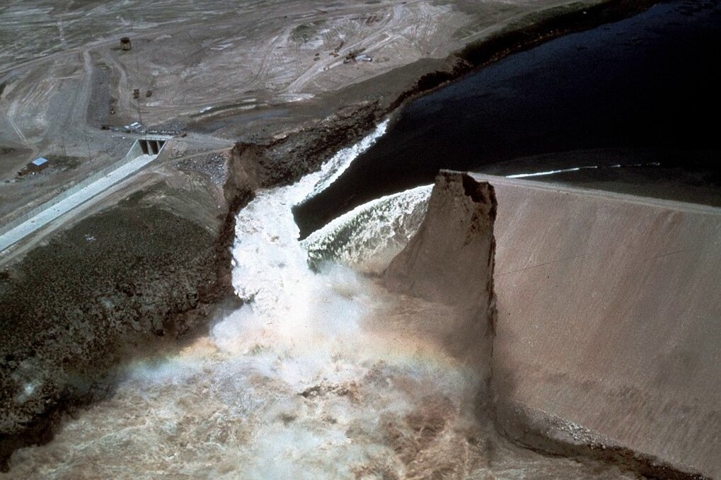 Дамба Титон Айдахо. Плотина на реке Титон, Айдахо, США, 5 июня 1976 года. Плотина Тетон. Титон 1976.