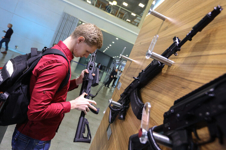    Количество владельцев оружия стало сокращаться, как и число людей, приобретавших новое. Причем виной тому стал не только жесткий закон, но и взлетевшие цены на оружие и боеприпасы Фото: «БИЗНЕС Online»